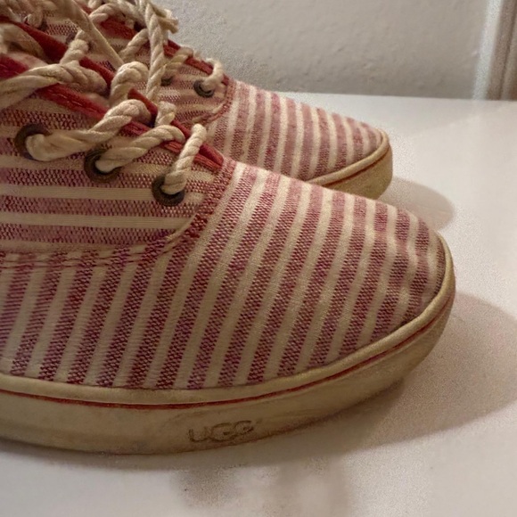 Ugg - Picture 2 of 9